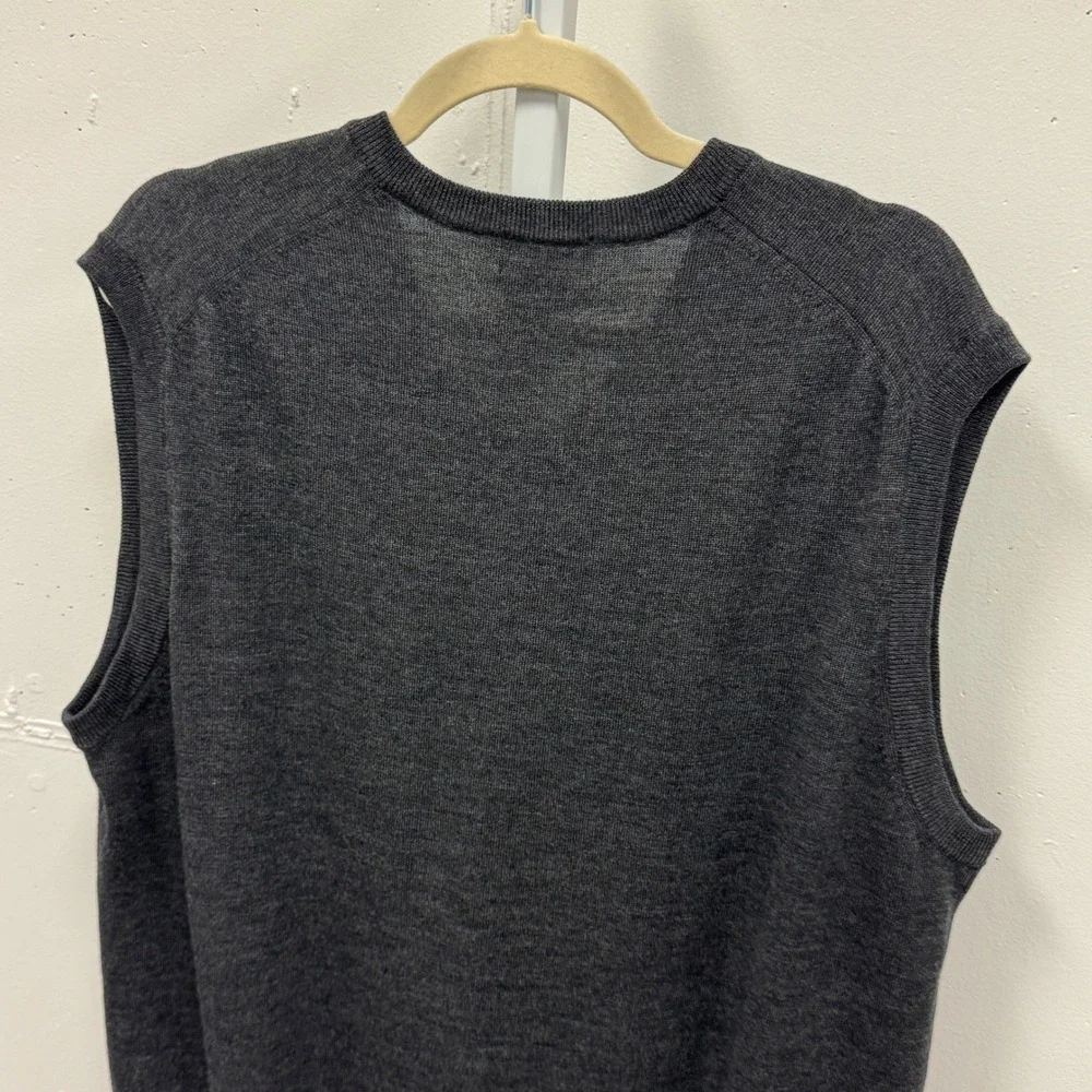 Brooks Brothers 346 Men's XL Charcoal Gray 100% Merino Wool V-Neck Sweater Vest